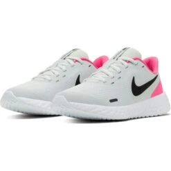 NIKE Little Girls' Revolution 5 Sneaker -Shoe Serie Shop 2064565 101 alt4