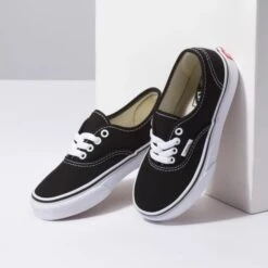 VANS Boys' Authentic Shoe -Shoe Serie Shop 2078972 001 alt4