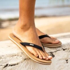 REEF Women's Cushion Flip Flops -Shoe Serie Shop 2085726 107 alt4